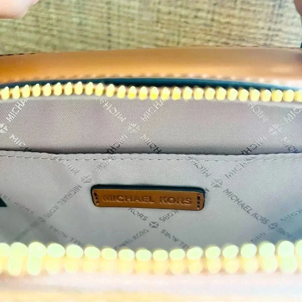 NWT Micheal Kors Medium Jet Set Pebbled Leather Crossbody